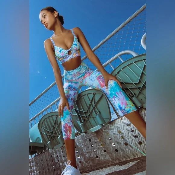 Blackmilk - XL - CRYSTAL MAGIC TWIST CROP - LIMITED - Picture 4 of 9